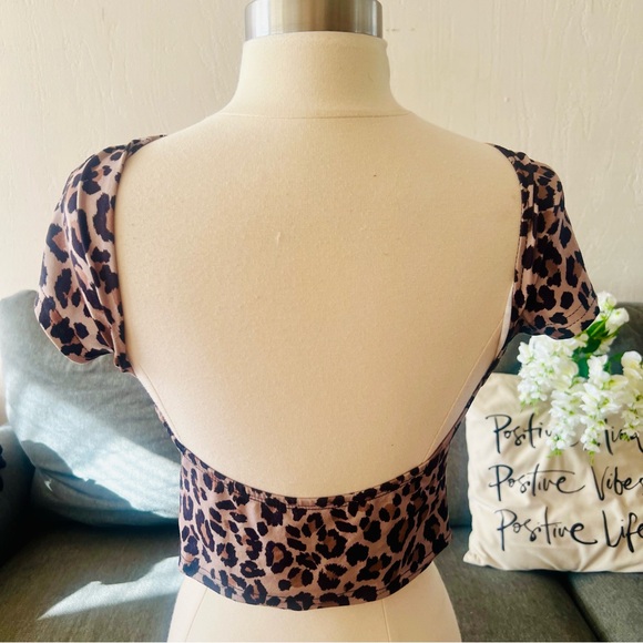 Backless Leopard Top - Picture 3 of 7